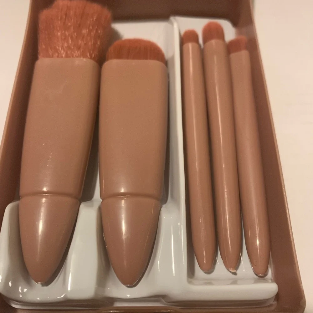Compact Makeup Brush Set in Tan Case